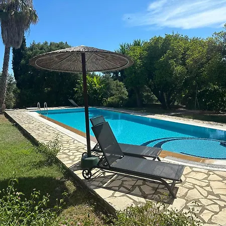 Vaios Villa *