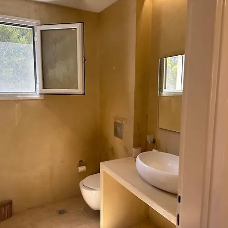 Vaios Villa *