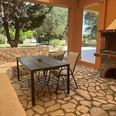 Vaios Villa *